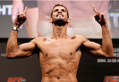 Leo Santos Admits To Cramping During “Exhausting” Weight Cut