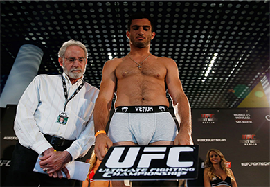 ‘UFC Berlin’ Results: Mousasi Submits Munoz in Round 1 with a Rear Naked Choke