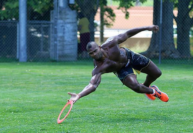 ULTIMATE FRISBEE! “The Reem” Goes NFL Crazy For Frisbee Challenge