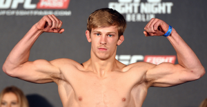 Arnold Allen wins
