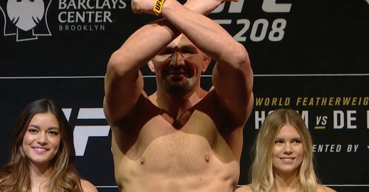 Glover Teixeira wins at UFC on Fox 26