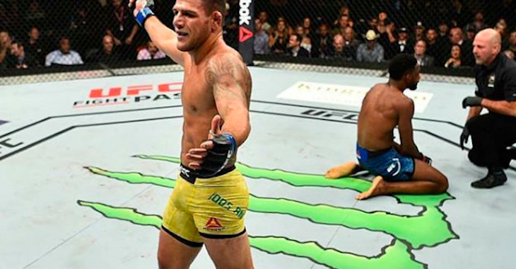 Rafael dos Anjos submits Neil Magny at UFC 215