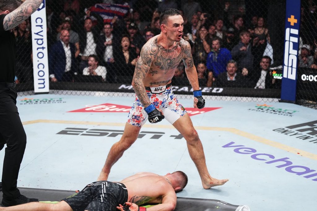 Max Holloway KOs Justin Gaethje at UFC 300