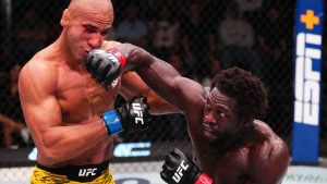 Jared Cannonier punches Gregory Rodrigues