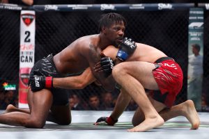 Kevin Holland submits Vicente Luque