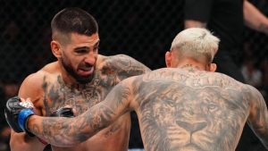 Ilia Topuria KO Charles Oliveira at UFC 317