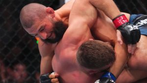 Khamzat Chimaev grounds Dricus du Plessis at UFC 319