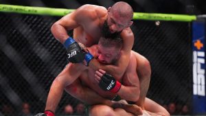 Khamzat Chimaev controls Dricus du Plessis