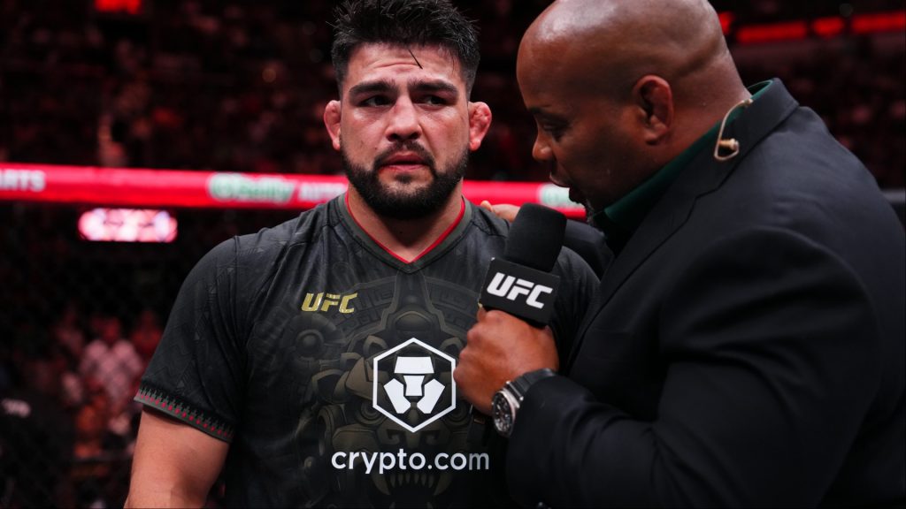 Daniel Cormier interviews Kelvin Gastelum after his victory at Noche UFC