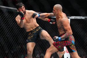 Alex Pereira finishes Magomed Ankalaev at UFC 320