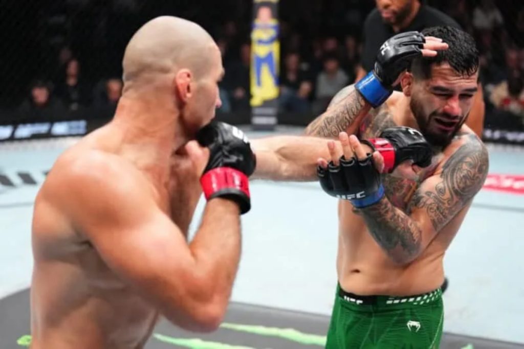 Anthony Hernandez gets punched by Sean Strickland at UFC Houston