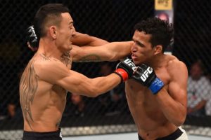 Max Holloway vs. Charles Oliveira 1 in 2015
