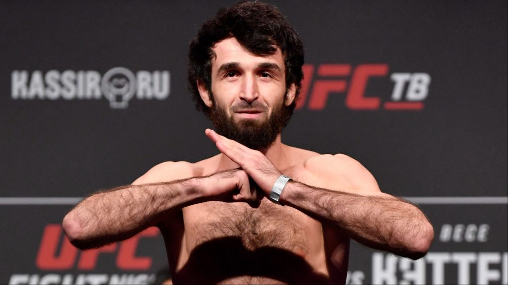 Zabit Magomedsharipov on the scale at a ceremonial weigh-in