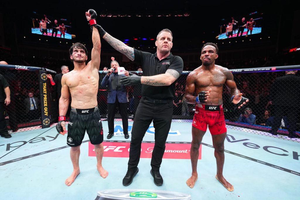 Lerone Murphy loses to Movsar Evloev at UFC London
