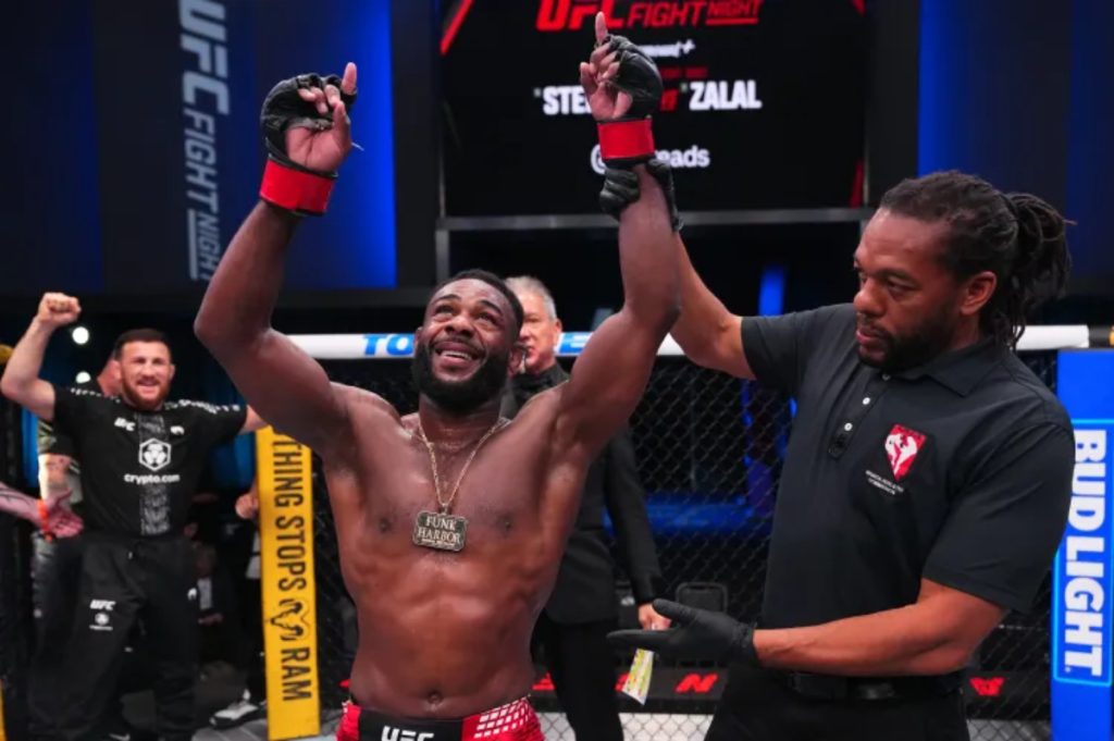 Aljamain Sterling wins at UFC Vegas 116