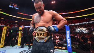 Carlos Ulberg wins light heavyweight title at UFC 327