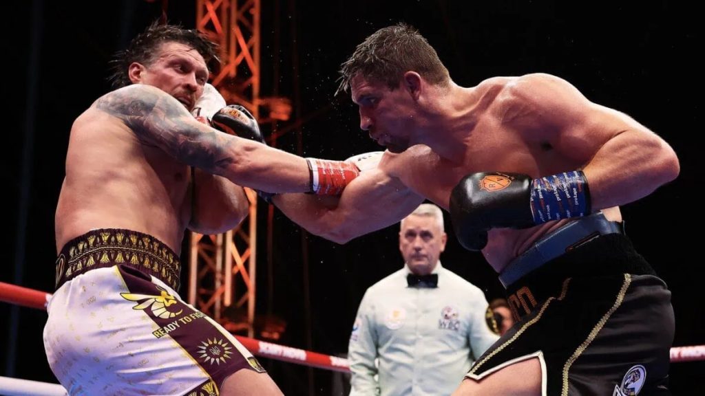 Rico Verhoeven throws a punch at Oleksandr Usyk
