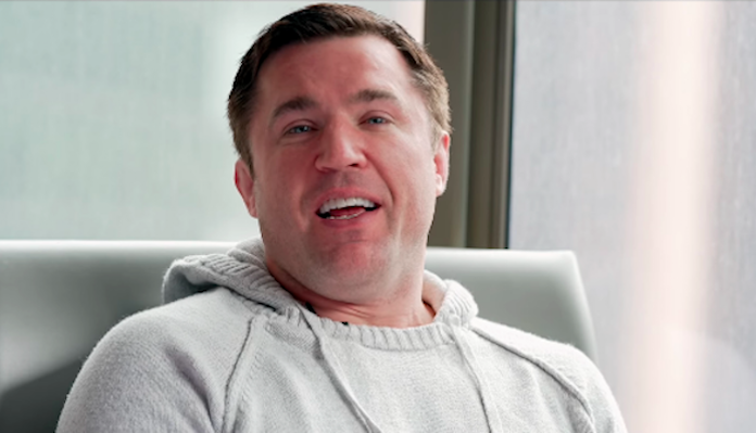 Chael Sonnen discusses Taila Santos’s path to victory against Valentina Shevchenko: “There are ways to beat the bullet”