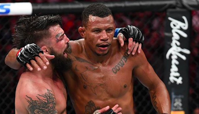 Mike Perry, Alex Oliveira